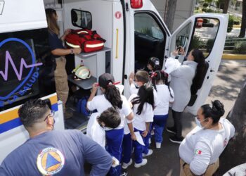 -Conscientizar a infantes, adolescentes y jóvenes sobre la importancia del servicio público, en todos sus niveles, para cambiar la vida de los ciudadanos de manera eficiente, honesta y con perspectiva de género, es el objetivo de las visitas de estudiantes, desde primaria hasta profesional, para conocer el funcionamiento de la alcaldía, implementadas por la alcaldesa, Lía Limón.