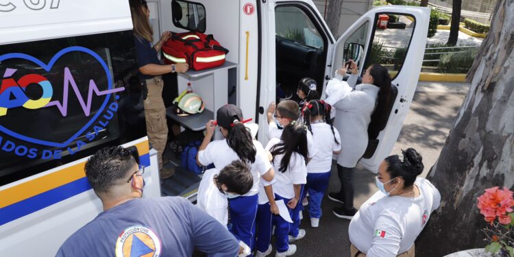 -Conscientizar a infantes, adolescentes y jóvenes sobre la importancia del servicio público, en todos sus niveles, para cambiar la vida de los ciudadanos de manera eficiente, honesta y con perspectiva de género, es el objetivo de las visitas de estudiantes, desde primaria hasta profesional, para conocer el funcionamiento de la alcaldía, implementadas por la alcaldesa, Lía Limón.