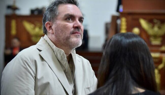 Oposición exhorta a Sheinbaum a definirse sobre el cargo de jefa de Gobierno