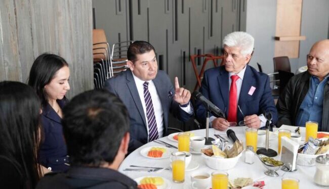 Senador Armenta plantea iniciativa para proteger a artistas