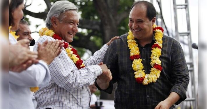 En los últimos días en las conversaciones surgió el escenario de que el nieto del general Lázaro Cárdenas –del mismo nombre y coordinador de asesores de AMLO–, pudiera abanderar a Morena en 2024 para la Ciudad de México.