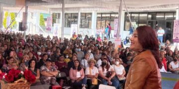 Más de dos mil mujeres de Tláhuac se reúnen entre amigas con Berenice Hernández y Rocío Córdova