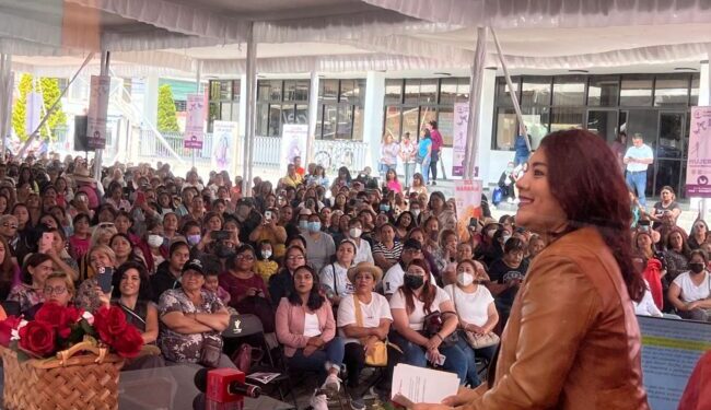 Más de dos mil mujeres de Tláhuac se reúnen entre amigas con Berenice Hernández y Rocío Córdova