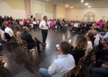 Monreal avanza en sondeos donde compite con aspirantes de otros partidos