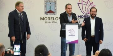 El gobernador de Morelos, el exfutbolista Cuauhtémoc Blanco ya está fuera de la realidad, está buscando una salida digna del gobierno o ambas, pues todo indica que las condiciones políticas no están dadas para que pueda concluir su mandato, ante su pésima administración. Blanco dice que va a buscar la candidatura de Morena a la Jefatura de Gobierno CDMX en 2024, y que eso lo obligará a pedir licencia al cargo de gobernador.