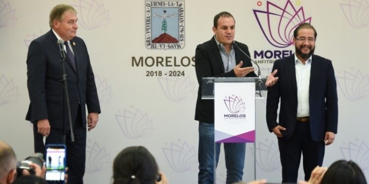 El gobernador de Morelos, el exfutbolista Cuauhtémoc Blanco ya está fuera de la realidad, está buscando una salida digna del gobierno o ambas, pues todo indica que las condiciones políticas no están dadas para que pueda concluir su mandato, ante su pésima administración. Blanco dice que va a buscar la candidatura de Morena a la Jefatura de Gobierno CDMX en 2024, y que eso lo obligará a pedir licencia al cargo de gobernador.