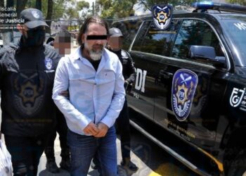 El Partido Acción Nacional (PAN) en la Ciudad de México optó por esquivar el caso de Christian Von Roehrich, el ex delegado de Benito Juárez deportado el pasado jueves de Estados Unidos: se quedó en la indefinición, pues no defendió ni condenó a su militante y, con mucha tibieza criticó a las autoridades de la capital, que encabeza Claudia Sheinbaum.