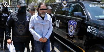 El Partido Acción Nacional (PAN) en la Ciudad de México optó por esquivar el caso de Christian Von Roehrich, el ex delegado de Benito Juárez deportado el pasado jueves de Estados Unidos: se quedó en la indefinición, pues no defendió ni condenó a su militante y, con mucha tibieza criticó a las autoridades de la capital, que encabeza Claudia Sheinbaum.