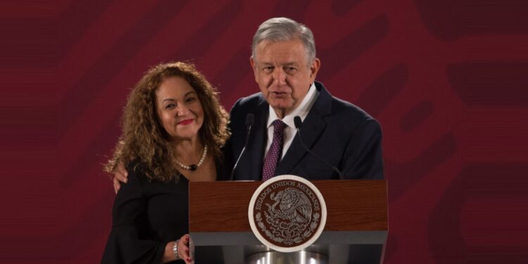 A finales de febrero de 2021, unos días después de estallado el paro laboral en Notimex, la directora de la agencia, Sanjuana Martínez, pidió a la jefa de Gobierno, Claudia Sheinbaum que con la ayuda de la fuerza pública levantara los campamentos de los trabajadores en huelga.