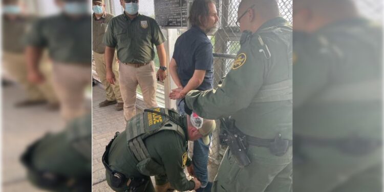 La Fiscalía General de la Ciudad de México (FGJCDMX) informó que fue detenido en Reynosa Tamaulipas, Christian Von Roehrich, exalcalde de Benito Juárez, ligado con el Cártel Inmobiliario detectado en dicha demarcación.