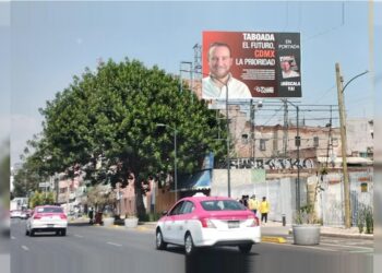 Taboada, Mundo Ejecutivo, anuncio espectacular, El Cabaretito, 2024, LGBTTTI+
