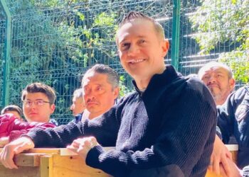 Hablando de asechanzas políticas, uno de los primeros alcaldes de oposición que sufrieron persecución del Gobierno de la Ciudad de México (GCDMX) es el priísta Adrián Rubalcava, de Cuajimalpa, contra quien la Fiscalía General de Justicia de la Ciudad de México abrió varias carpetas de investigación, incluyendo hasta a su familia.