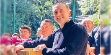 Hablando de asechanzas políticas, uno de los primeros alcaldes de oposición que sufrieron persecución del Gobierno de la Ciudad de México (GCDMX) es el priísta Adrián Rubalcava, de Cuajimalpa, contra quien la Fiscalía General de Justicia de la Ciudad de México abrió varias carpetas de investigación, incluyendo hasta a su familia.