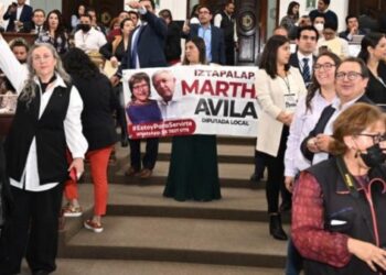 ¿Alguien se imagina que cuando fueron los todopoderosos en la Asamblea Legislativa del Distrito Federal (ALDF) la diputada Alejandra Barrales o el diputado Martí Batres se la hubieran pasado en denuncias penales y acusaciones contra sus adversarias y adversarios por supuestas “amenazas, intimidación, violencia política de género”, en vez de debatir en el Pleno Cameral?