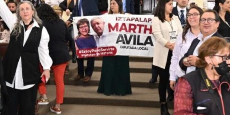 ¿Alguien se imagina que cuando fueron los todopoderosos en la Asamblea Legislativa del Distrito Federal (ALDF) la diputada Alejandra Barrales o el diputado Martí Batres se la hubieran pasado en denuncias penales y acusaciones contra sus adversarias y adversarios por supuestas “amenazas, intimidación, violencia política de género”, en vez de debatir en el Pleno Cameral?