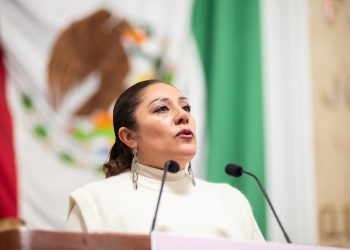 La coordinadora de Morena en el Congreso de la Ciudad de México, Xóchitl Bravo aseveró que entre los legisladores de su grupo parlamentario no están enojados con sus aliados del PVEM y el PT, pues gracias a esa alianza han aprobado reformas constitucionales y a leyes secundarias muy importantes para lo que llaman el segundo piso de la cuarta transformación. FOTO: Especial