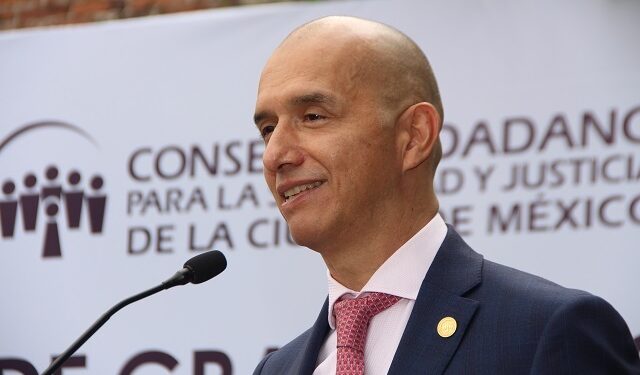 Salvador Guerero Chiprés, presidente del Consejo Ciudadano para la Seguridad y la Justicia de la CDMX –instancia vínculo entre el ciudadano y las autoridades capitalinas–, alertó que cuando alguien esté siendo víctima de los “montachoques” debe denunciarlo como un “intento de extorsión” “un fraude” y no como un incidente de tránsito.