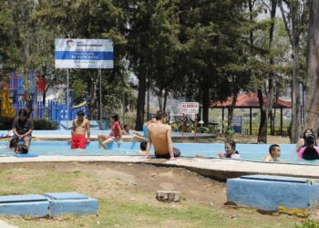 Durante los primeros 3 días de esta Semana Santa, los parques acuáticos de Álvaro Obregón registraron una gran afluencia de visitantes que ronda casi los 3 mil, quienes han podido disfrutar sin contratiempos y de manera segura los atractivos de dichos espacios.