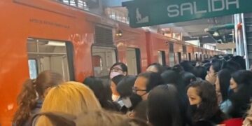 Desalojan a usuarios en Línea 8; reportan retrasos en líneas 7 y B del Metro