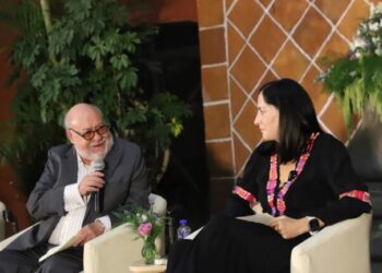 Rinde homenaje Lía Limón a Raquel Delgado, fundadora de la Casa de Cultura Jaime Sabines