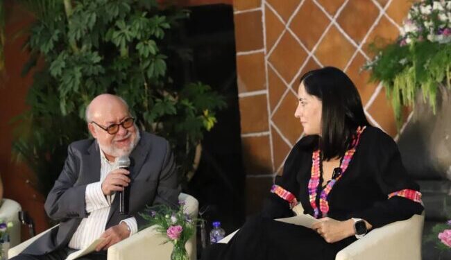 Rinde homenaje Lía Limón a Raquel Delgado, fundadora de la Casa de Cultura Jaime Sabines