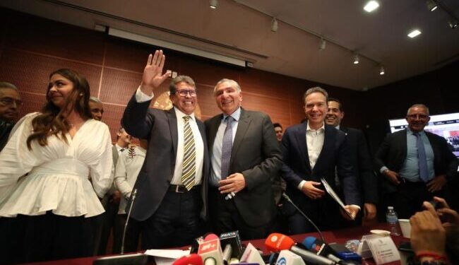 Sostienen senadores reunión con el secretario de Gobernación