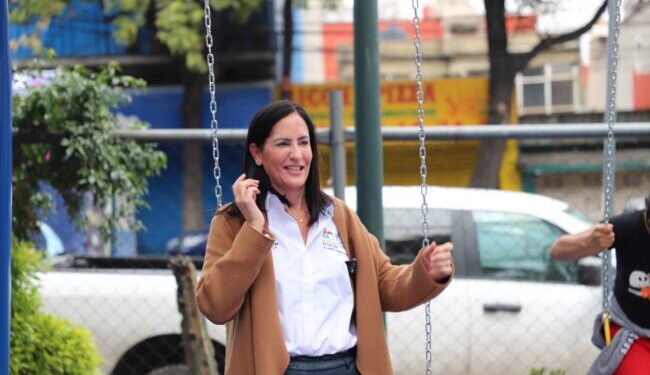 Habitantes de 5 colonias beneficiados con entrega de obras: Lía limón