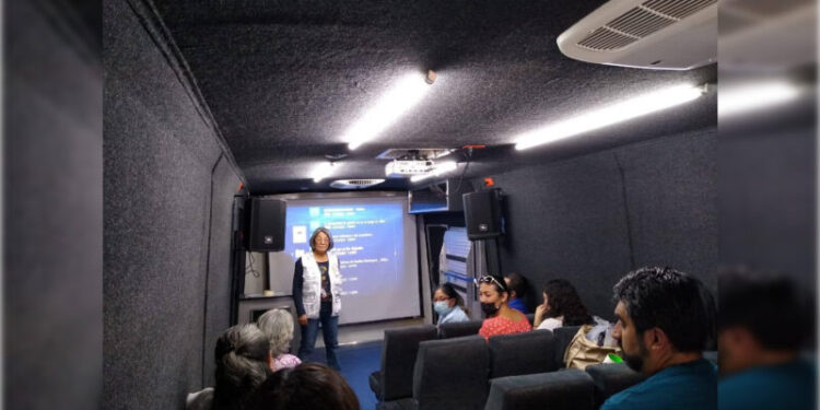 Llega el Cine-Móvil al Centro Integral de Atención a la Mujer Coyoacanense
