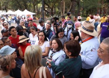 Prohíbe Sandra Cuevas a feministas vendimia en plaza Río de Janeiro