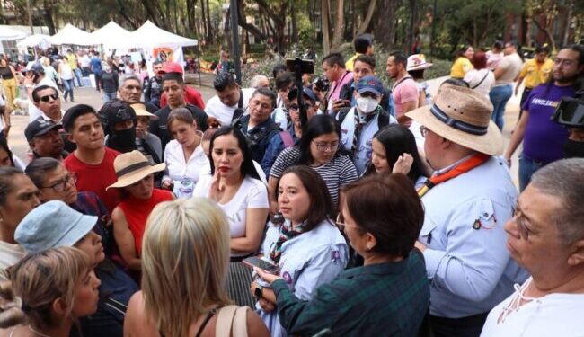 Prohíbe Sandra Cuevas a feministas vendimia en plaza Río de Janeiro