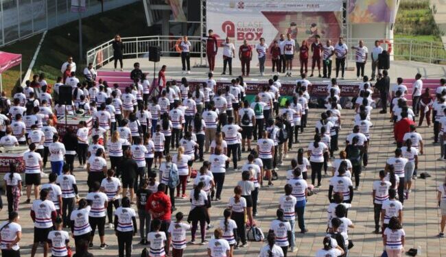 Entrenan capitalinos para clase masiva de box