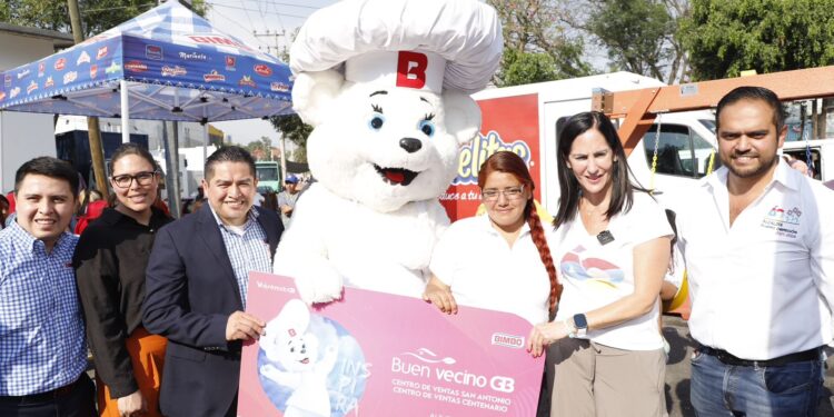 Entrega Lía Limón módulo de juegos de Barrio Norte en