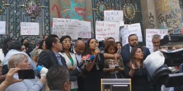 Ayer ocurrió un hecho inédito, que ni en los tiempos más duros de la vieja guardia priísta: el cuerpo de granaderos –que ya no son granaderos– de la jefa de Gobierno, Claudia Sheinbaum tomó el Congreso de la Ciudad de México y sustituyó a la oposición, pues fueron los propios policías quienes le impidieron a los diputados del PAN