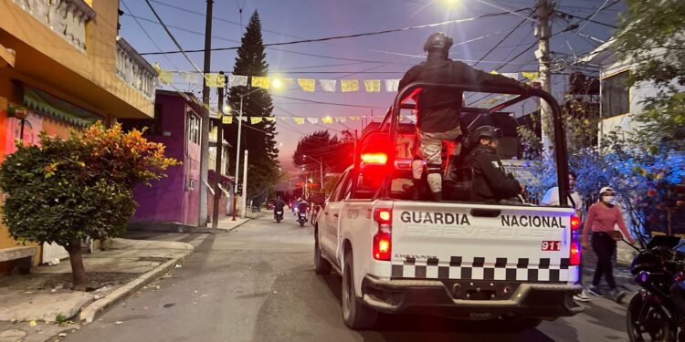 Como resultado del trabajo coordinado entre los tres niveles de gobierno, la Guardia Nacional (GN) realiza recorridos de vigilancia para la prevención del delito en barrios y colonias de la demarcación.