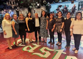 El presidente de Espacio Democrático Independiente (EDI), señaló que siempre ha vivido en Iztacalco, en la colonia Agrícola Oriental y estudió en escuelas públicas, y le dijo a los docentes: “Quisiera que hiciéramos un compromiso y el compromiso es que me ayuden a transformar las cosas en Iztacalco.