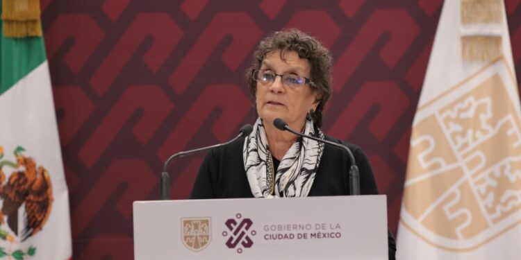 La titular de la Secretaría de Gestión Integral de Riesgos y Protección Civil del Gobierno de la Ciudad de México, Myriam Urzúa Venegas, afirma que si el Popocatépetl hiciera erupción, en la CDMX estaríamos a salvo porque nos encontramos a 60 kilómetros de distancia, y el radio de afectación cuando mucho seria de 20 kilómetros.
