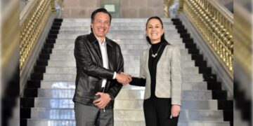 Tres hechos pintan de cuerpo entero al gobernador de Veracruz, Cuitláhuac García, principal promotor de Claudia Sheinbaum de entre los mandatarios del país. Primero: el sábado pasado llevó a las afueras de la SCJN féretros en los que metió figuras humanas con el rostro de los ministros que la integran.