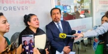 Por andar más en la grilla del 2024, el Gobierno capitalino, la Fiscalía CDMX y la Alcaldía Iztacalco no atendieron como era su obligación a una víctima y la revictimizaron. Por eso, con justa razón demandó al Estado Mexicano, al que le atribuye la responsabilidad de la muerte de sus hijas, Sofía y Esmeralda por “negligencia” y “omisión”, por “tener en pésimas condiciones la infraestructura urbana”.