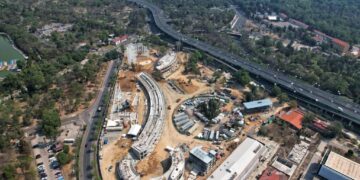 La jefa de Gobierno Claudia Sheinbaum anunció que el Parque Aztlán, ubicado en la Segunda Sección del Bosque de Chapultepec, será inaugurado el próximo 30 agosto y estará conformado por juegos mecánicos, juegos tradicionales, un foro de espectáculos, el Museo Dolores Olmedo y una rueda de la fortuna de 85 metros.