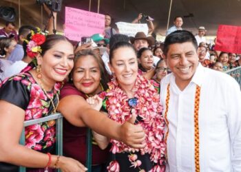 Sheinbaum respalda exhorto de AMLO a no votar por senador republicano John Kennedy