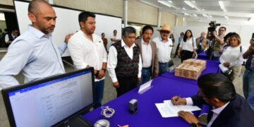Entregan firmas para proceso de revocación de mandato del alcalde de Xochimilco