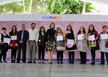 Reconoce Coyoacán labor de mamás, docentes y adultas mayores