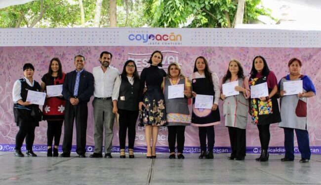 Reconoce Coyoacán labor de mamás, docentes y adultas mayores