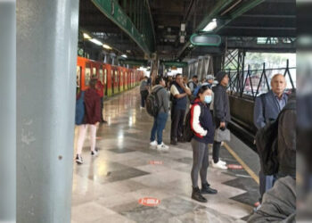  Reportan avance lento y aglomeraciones en Líneas del Metro
