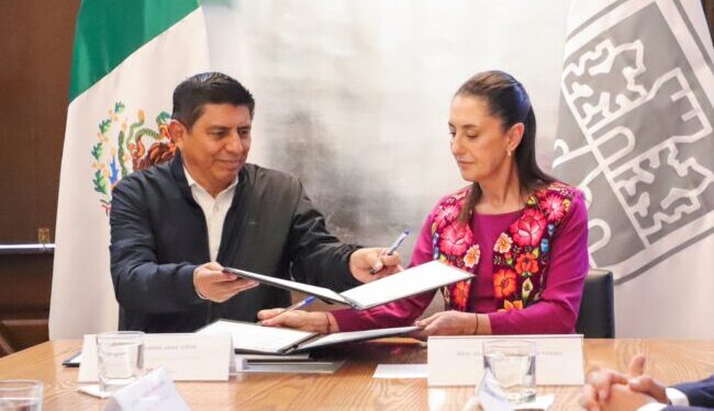 Firma Sheinbaum convenio con Salomón Jara para digitalización de trámites