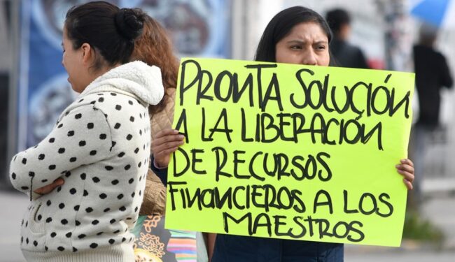 Profesoras de CENDIS protestan por mejoras salariales