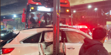 Metrobús choca contra camioneta en Iztacalco