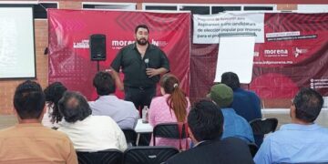 El ‘lector de comunicados’ de la FGJCDMX imparte curso a militantes de Morena