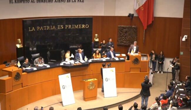 Ricardo Monreal rechaza diatribas electoreras del senador John Kennedy