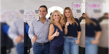 Enrique Vargas del Villar emite su voto en Huixquilucan